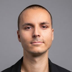 DI optimizuotas prekės ženklas: kaip padidinti produktų matomumą Shopify ir AI reklamos ROAS